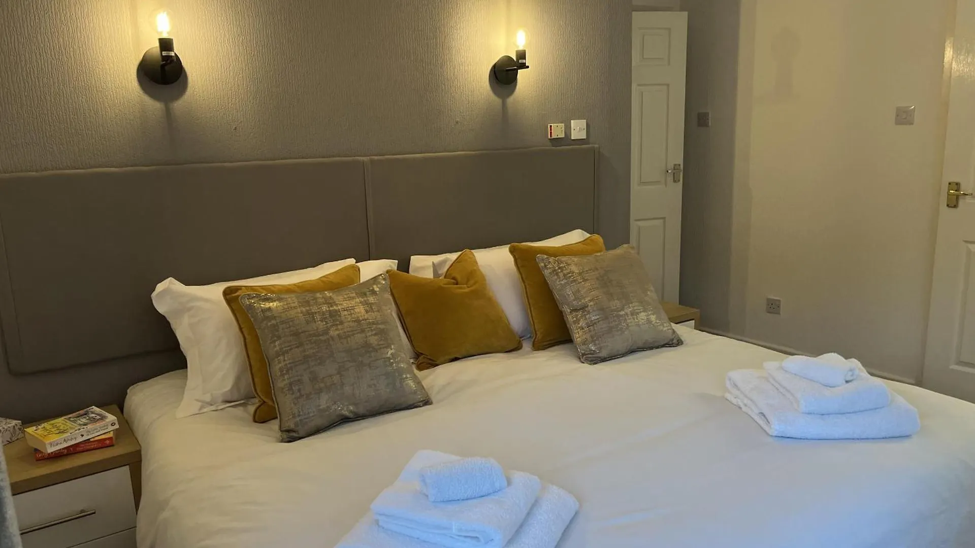 ニューカッスル・アポン・タイン Blaydonburn - Sleeps 6 - Parking - Garden - Hottubヴィラ 別荘